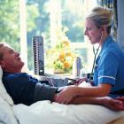 Как защитить лежачего больного от пролежней?