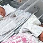 Ребенок в роддоме